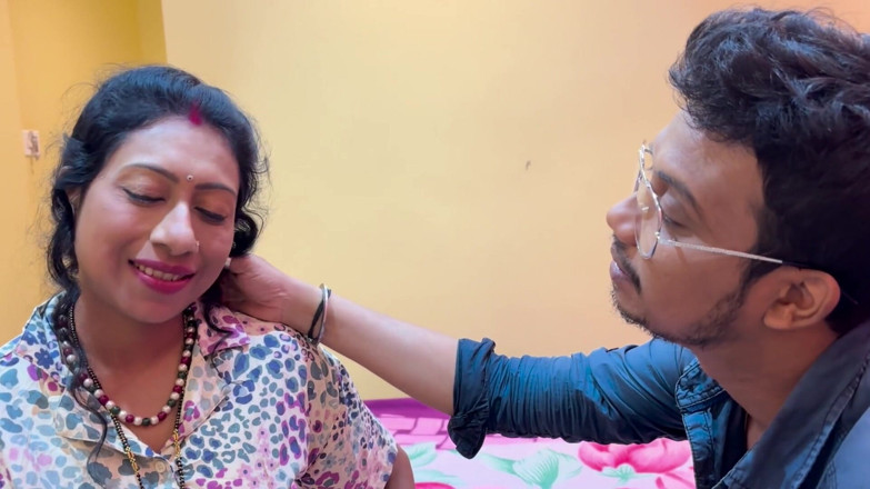 MrsEntertainer: Biwi ko bola apne chefe ko buceta Kamsutra Ras Pilane...