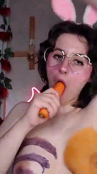 天然巨乳为复活日着色