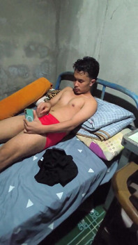 Filipino Teen Engraver Jerks Himself off in the Shower Until He Cums