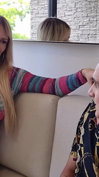 MILF hat einen dreier mit ihrem stiefsohn und seiner besten freundin - Monique Fuentes, Danner Mendez, Daniclark