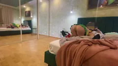 Nadržená děvka dostane kundičku ošukanou starým tlustým chchpkem