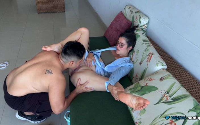 NamiQsein: Tôi đi làm về và quét vòi hoa sen vàng của...