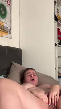 Orgazm! Orgazm olmak için amımı sikiyorum! Edepsiz konuşma
