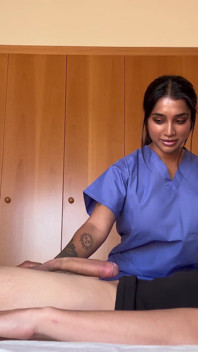 Infermiera Dal Culo Grosso Cavalca Il Cazzo Del Suo Paziente Quando Il Dottore Non C'è- Yasminakhan