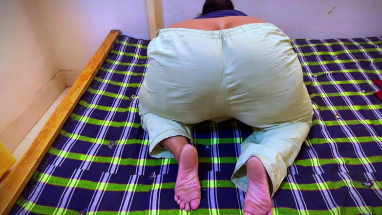 Your Boy's Cum: Pertunjukan live gadis kampus di hostel saat dia lagi sange...