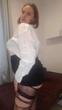 Spogliarsi E Stuzzicare Facilmente Con La Lingerie