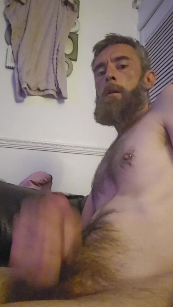 Smoking stoker: Un grosso cazzo si masturba