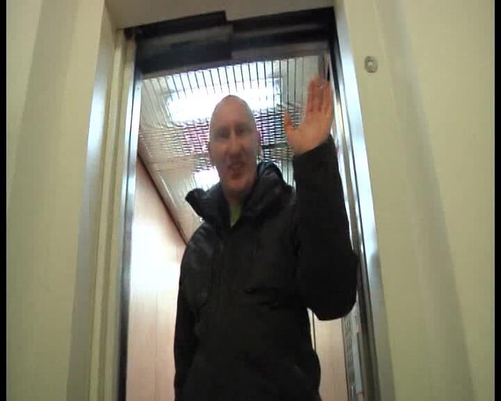 Deutschland Porno X: Šukání brunetky s velkými prsy na castingu, dokud nechytí creampie