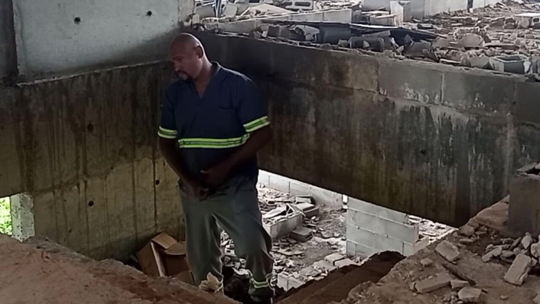 TheBlacKHunterr: Se masturber dans la construction