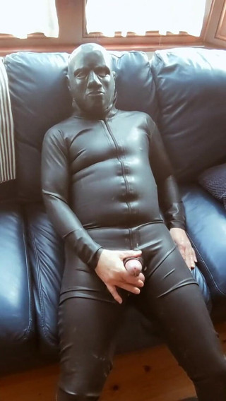 Bellhead: Slow motion rubber fun