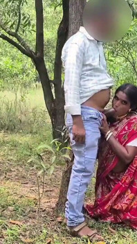A Village Bhabhi Fucked by a School Student in Forest,sona Bhabhi First Time Outdoor Sex by Her Boyfriend