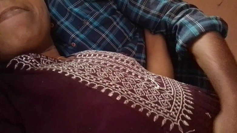 LEGSCOUPLE12: Desi ragazza mette il suo pene in bocca e prende...