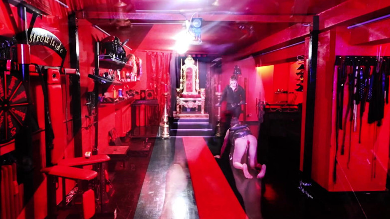 Mistress Iside: Mistress Iside - ghurasvaari pradarshani
