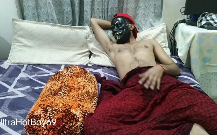 UltraHotBoy69: I Fuck My Pillow