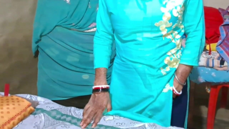 Trilokinath: 섹스하는 방갈로르 여친 또는 힌두교 남친