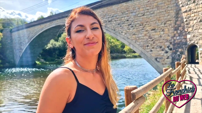 The Frenchies of the web: Stella, o supusă căreia îi place să fie futută în gură
