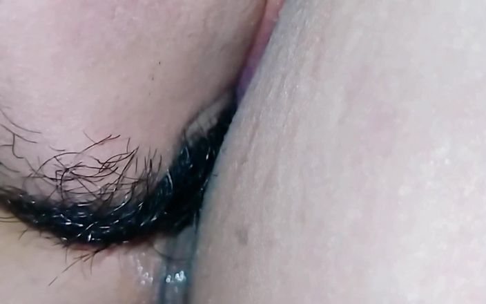 Lily & Theo: Su marido para lamer su coño y su culo cuando...