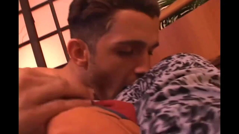 She-Male X: Poveste de dragoste ea-bărbat în Brazilia