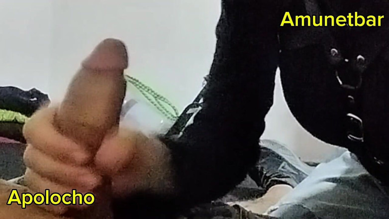 ApoloCho: Riceve un pompino da un'amica affamata di cazzo