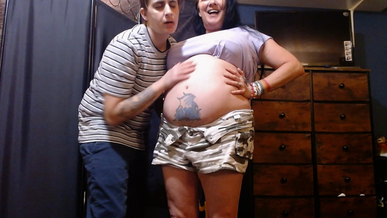 Abby Anna: 마사지를 받는 레즈를 문지르는 임신한 거유