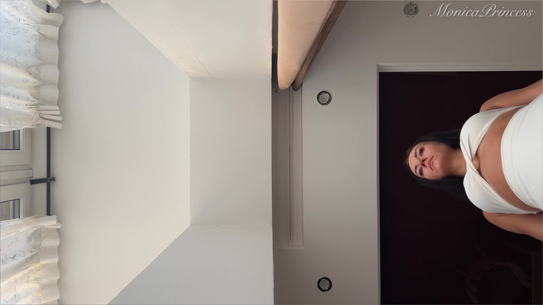 Princess Monica: Uriașa te zdrobește sub louboutin-ul ei gol POV 4K