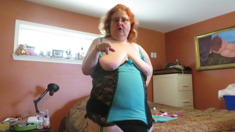 BBW nurse Vicki adventures with friends: 간호사 Vicki는 요청된 비디오를 위해 정말 불쾌해