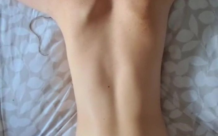 SkinnyWithAHugeDick: Старт на лестнице, закончить ее в спальне
