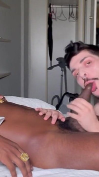 Une Bite Comme Un Poing Ruine Mon Trou