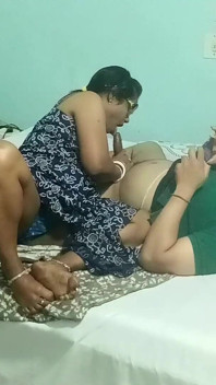 Fotograf z Bombaju hardkoduje seks z żoną sąsiada niewinnego przyjaciela