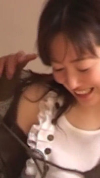 열정적인 겨드랑이 숭배를 즐기는 갈색 머리 아시아 밀프