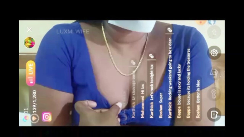 Luxmi Wife: Tira de blusa en vivo en camshow completo desnudo