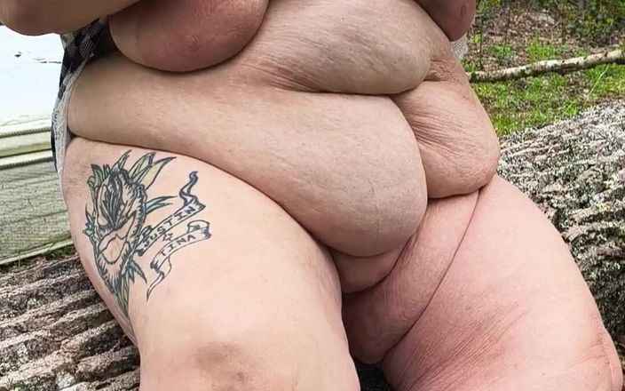 HerculesnVENUS: Шлюховатая девушка бутылка накачивает киску для папочки в лесу сквиртует так хорошо