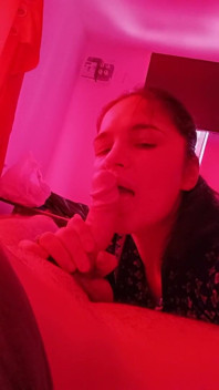 Nevlastní dcera saje můj péro v noci