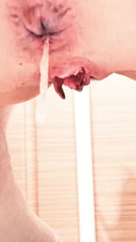 Drenaż nasienia # 2. Wersja specjalna. Blond milf suka spust w dół toalety. Spust fetysz. Kamera w toalecie. Naturalne nasienie