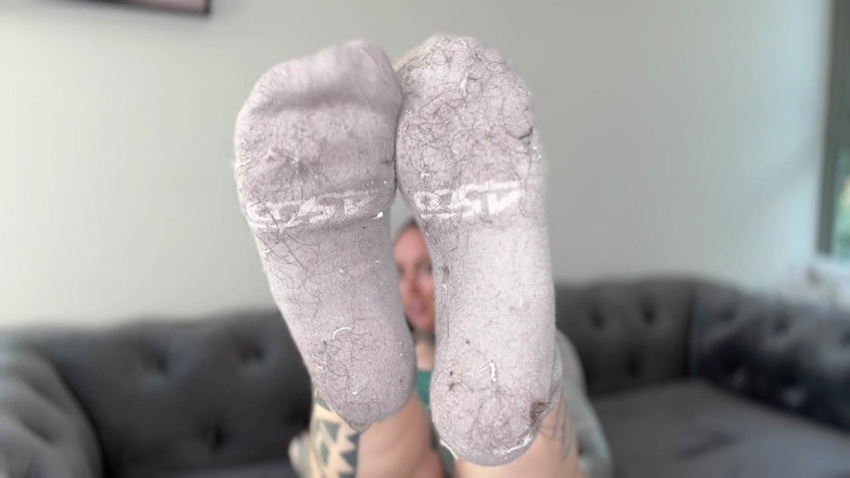 Miss Valentina: Calzini puzzolenti da palestra - istruzioni per masturbazione