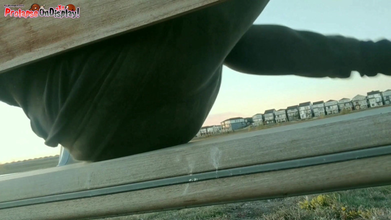 Ass Monkey: 자지를 빠는 18세 소녀