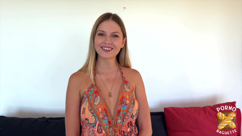 Porno Baguette: Rebecca, prachtige blondine, wordt geneukt door twee kerels