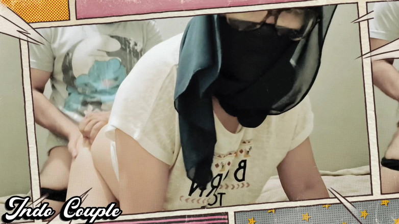 Indo Couple: Amelia Colmek trong khi xem phim khiêu dâm. Băng sex...