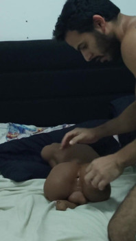 Vuoi che ti sorprendo in questo modo sto venendo nel tuo fottuto culo da troia