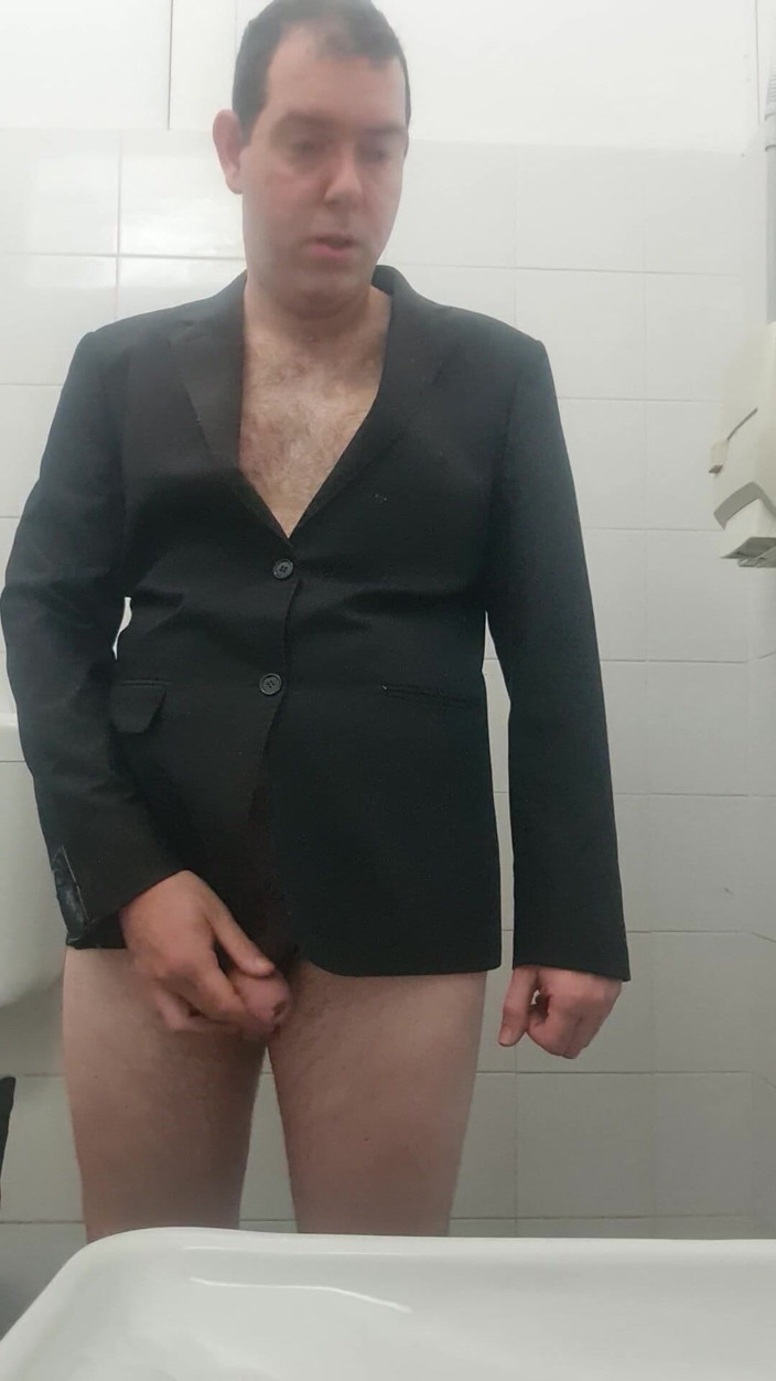 Mirko2589: Semua telanjang dengan jaket yang elegan