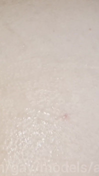 Fontány twink spermatu z divoce vzrušující šukání s cuketou, lilkem a tátovým ptákem! Exkluzivní gang bang!