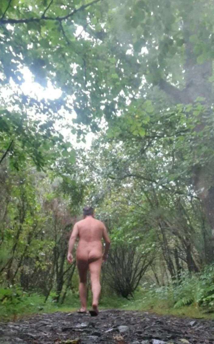 MaleModel: Cur gol de camping