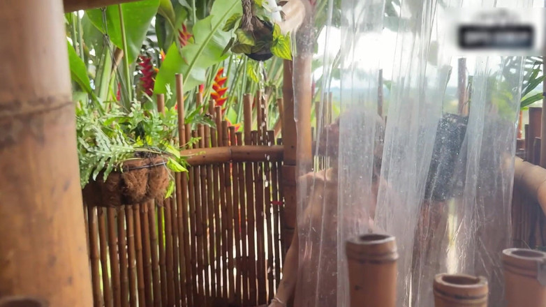 abbylove7: वह शॉवर में मेरी जासूसी करता है! और मुझे हस्तमैथुन करते हुए पकड़ा।