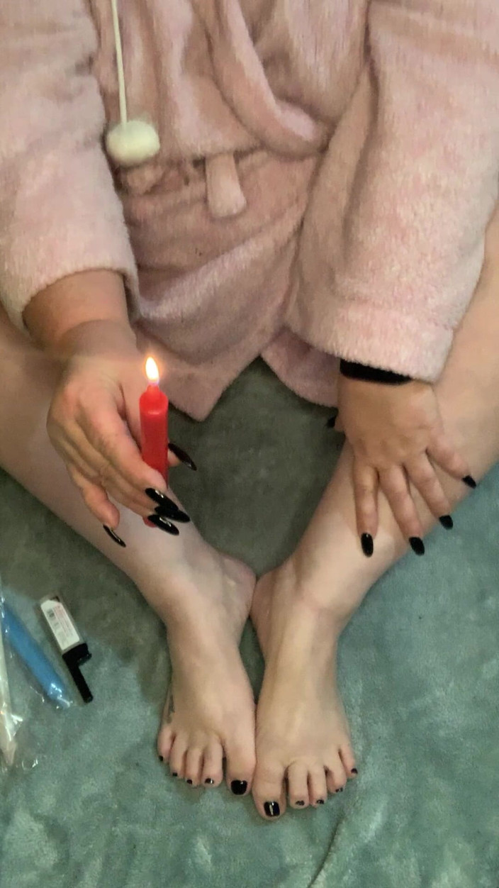 BlancaGirlBBW: Wax My Feet