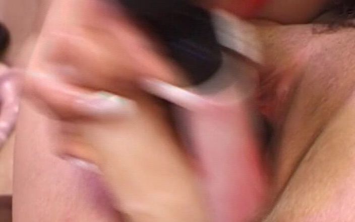 German's Fetish: このドイツの淫乱女がチンポをしゃぶって指を入れられるのを見て
