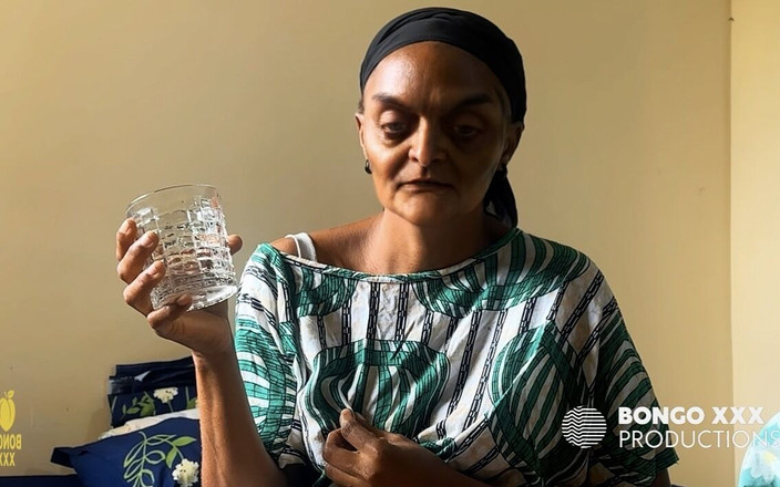 BongoXXX: Nachytal jsem svoji babičku, jak si hraje s její kundičkou,...