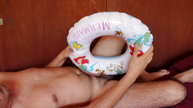 Inflatable Lovers: Jugar Con Anillo De Natación | Faphouse