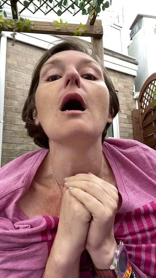 MistressWriggler: Wanneer topless de enige manier is om te gaan!