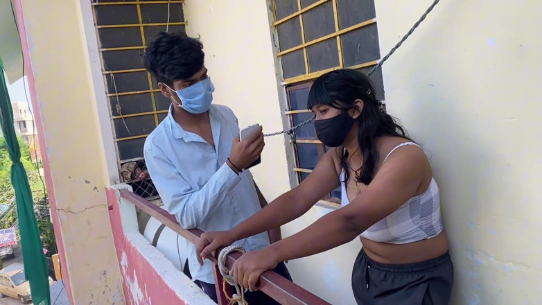 Indian Teen Girl's: Ao ar livre sexo meio-irmão e meia-irmã fora da porta...
