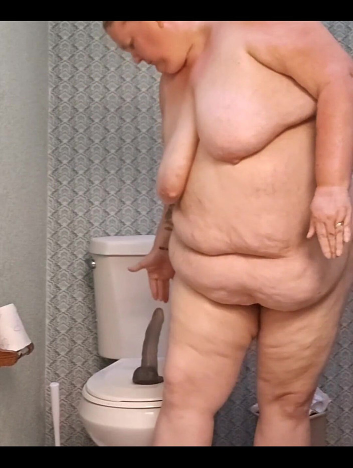 Misssunshinevip: Solo dans les toilettes